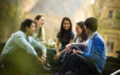 Facebook成大学家长“放不下”的主战场：过度教养背后的成长拉锯