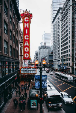 芝加哥14岁少年持枪劫车案震惊当地 低龄暴力与累犯问题引深思