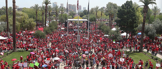 经费年年涨，生源节节降！芝加哥公校十年流失7万学生，困境何解？