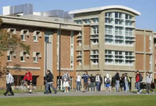 美国一中学深陷霸凌丑闻：四起诉讼直指校方漠视，多名学生身心受创