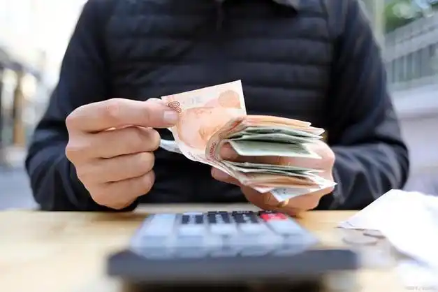 油价飙涨冲击硅谷，家庭与企业承压