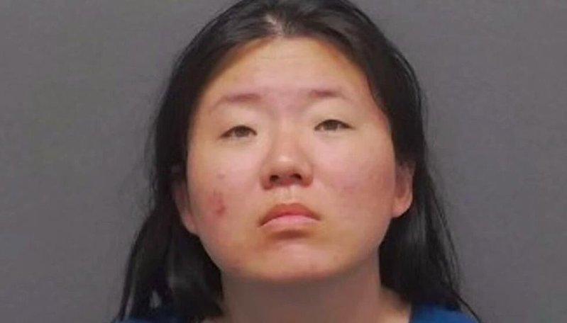 德州华女挥刀袭消防员 面临重罪指控