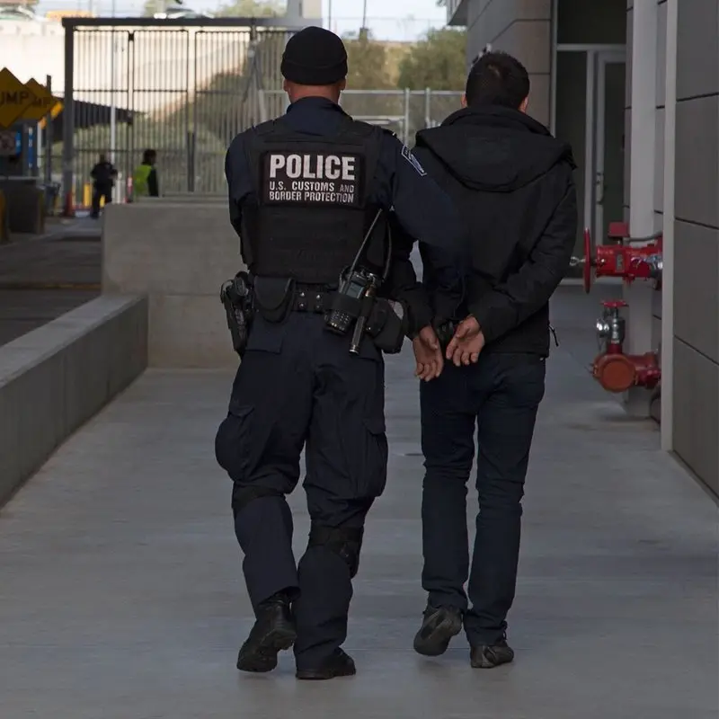 天降横祸！德州18岁少女驾车撞入民宅卧室，睡梦中母子二人不幸身亡