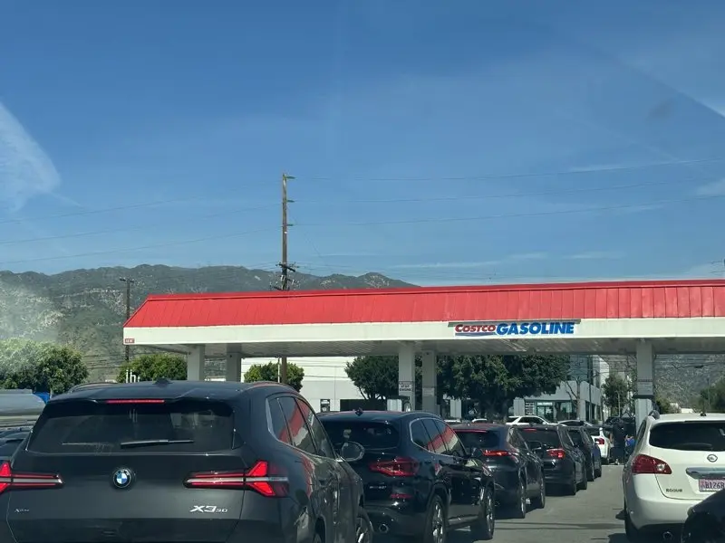 油价飙升至175美元/桶，美联航停飞5%航线，全球航司迎行业性成本危机