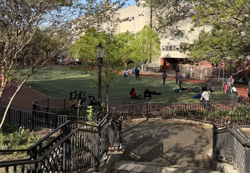 华埠游乐场旁收容所藏性侵犯，家长忧心