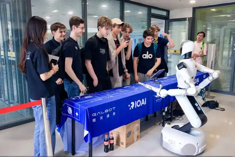 纽约首所AI公立高中，遭家长强烈反对