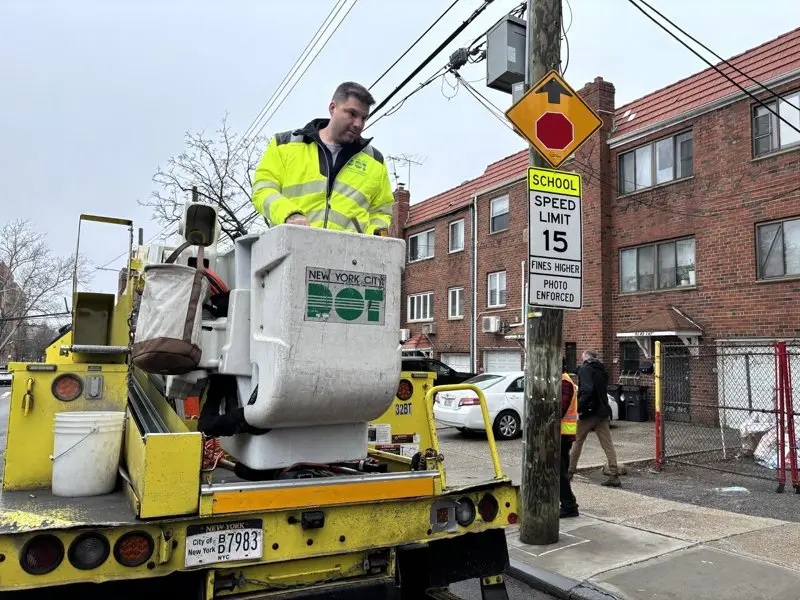 纽约市将大规模扩展校园慢行区 保障学童出行安全